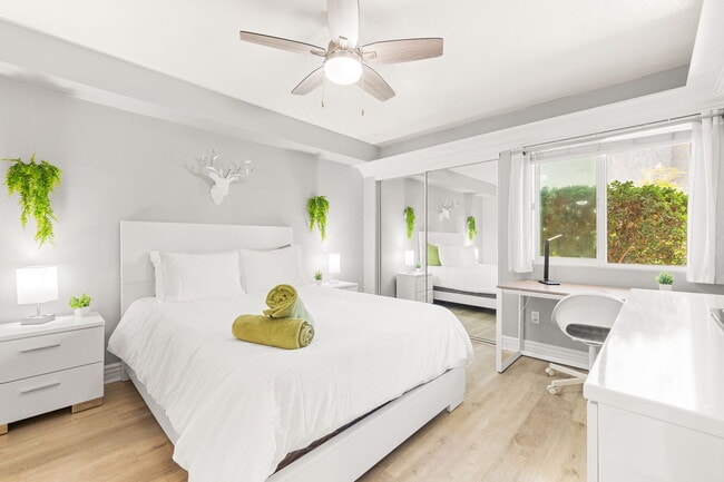 6171 Rancho Mission Rd in San Diego, CA - Foto de edificio - Building Photo