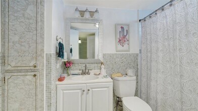 2905 Point E Dr in Aventura, FL - Building Photo - Building Photo
