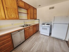 8802 Phoenix Ave NE in Albuquerque, NM - Building Photo - Building Photo