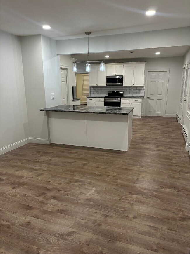 66 Wall St in Southbridge, MA - Building Photo - Building Photo