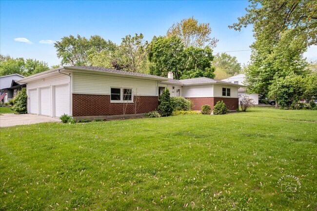 1501 Evergreen St in St. Charles, IL - Building Photo - Building Photo