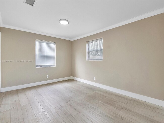 1321 SW 33rd Terrace in Fort Lauderdale, FL - Building Photo - Building Photo