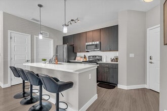 81 West in Ft. Myers, FL - Building Photo - Building Photo