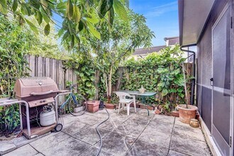 2701 N 34th Ave in Hollywood, FL - Building Photo - Building Photo