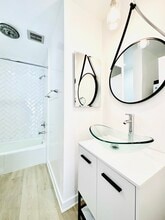 BENTLEY in Los Angeles, CA - Foto de edificio - Building Photo