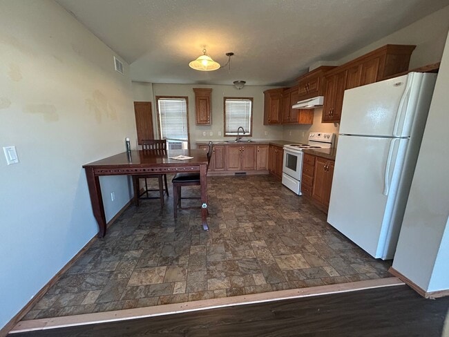 153 Kuchenski Dr in Dickinson, ND - Building Photo - Building Photo