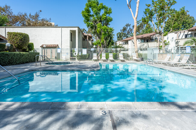 Stone Creek Apartments in Anaheim, CA - Building Photo - Building Photo