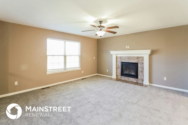 203 NE Hannah Ct in Grain Valley, MO - Foto de edificio - Building Photo