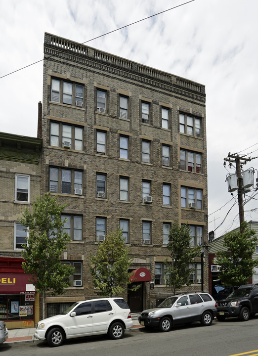 Jiulias Apartments in Union City, NJ - Foto de edificio