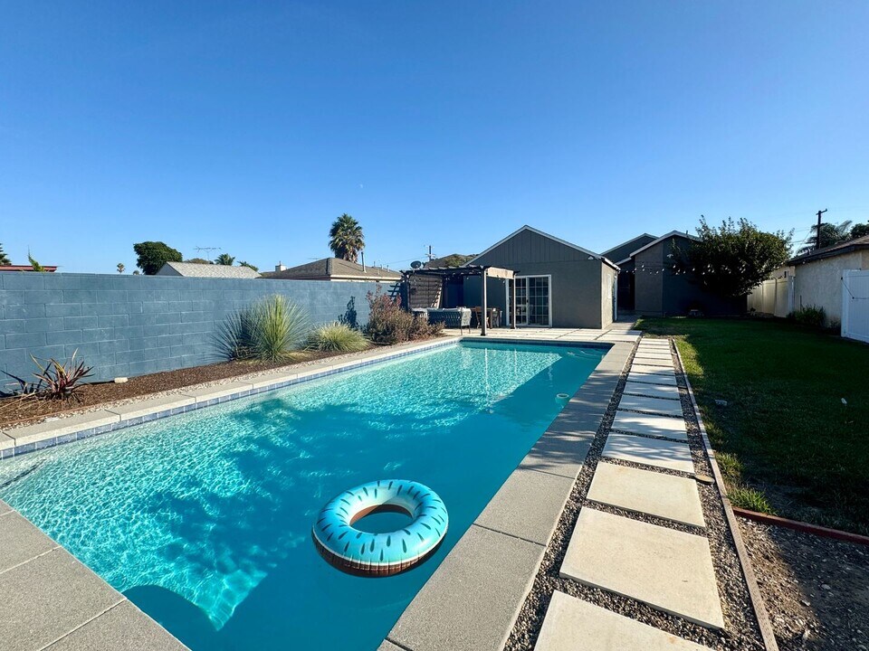 1541 W 215th St in Torrance, CA - Building Photo