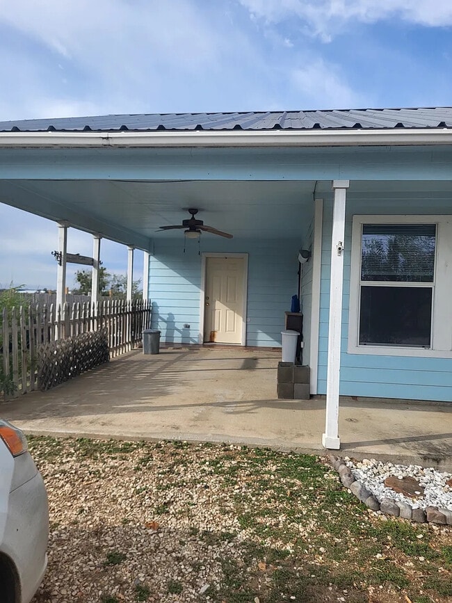 Room in Duplex on Co Rd 150 in Georgetown, TX - Foto de edificio - Building Photo