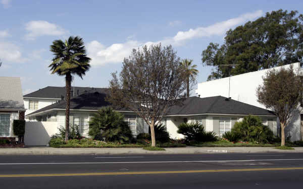 10909-10913 1/2 Paramount Blvd in Downey, CA - Building Photo