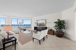 5025 Collins Ave in Miami Beach, FL - Building Photo - Building Photo