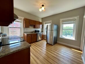 904 Massachusetts Ave, Unit 8 in Cambridge, MA - Building Photo - Building Photo
