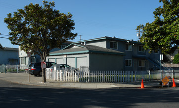 1741-1795 Welch Avenue in San Jose, CA - Building Photo - Building Photo