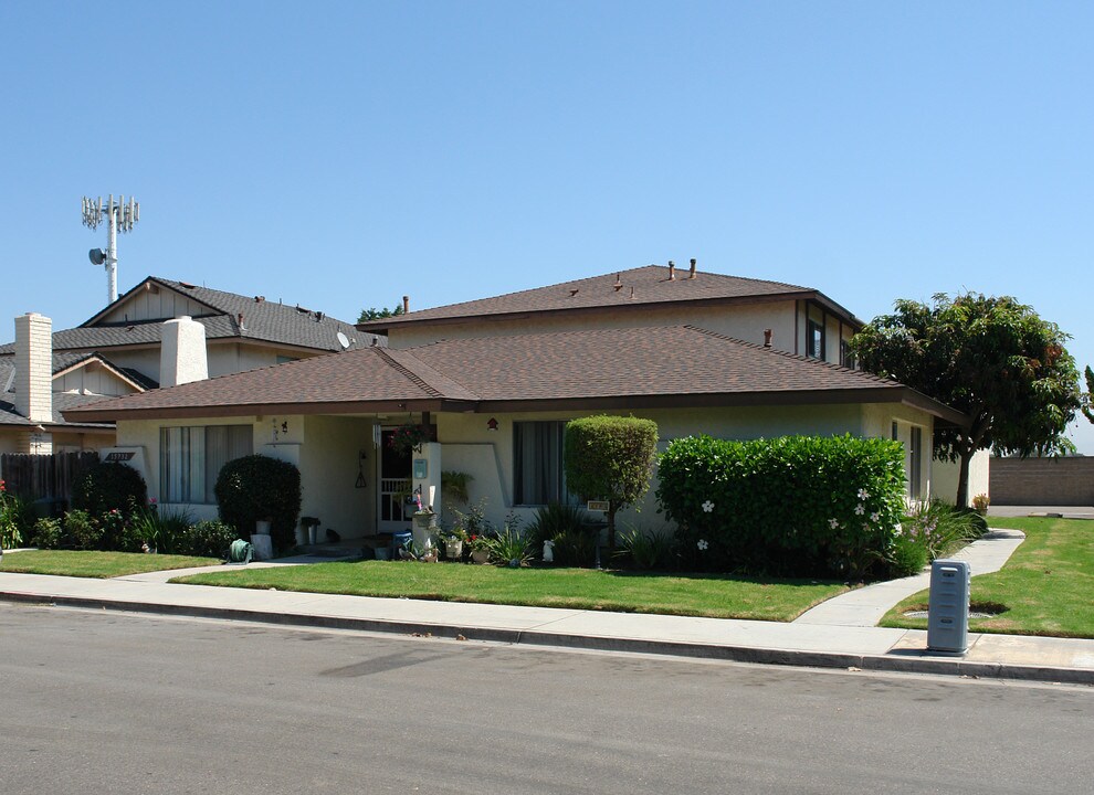 15732 Taft Ln in Huntington Beach, CA - Building Photo