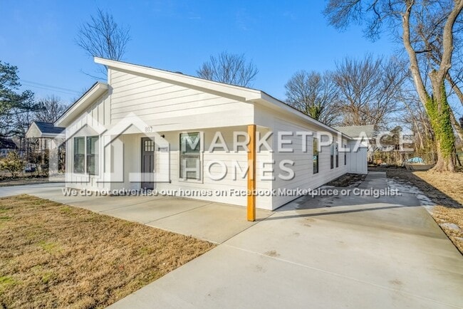 property at 801 Goodwyn St