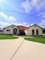 412 Shayla Ln in Canyon Lake, TX - Building Photo