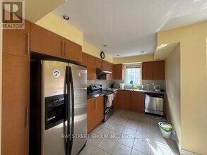 156 Legends Way in Markham, ON - Building Photo - Building Photo