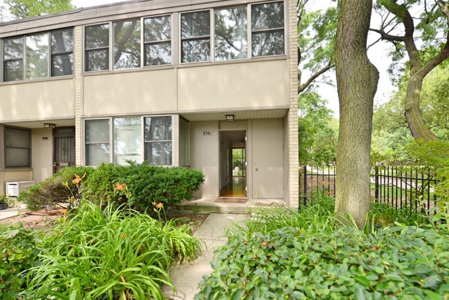 property at 816 S Ada St