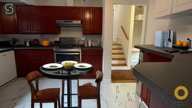 4059 Liverpool St in Port Coquitlam, BC - Building Photo - Building Photo