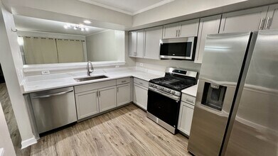 1926 Grove Ave in Schaumburg, IL - Building Photo - Building Photo