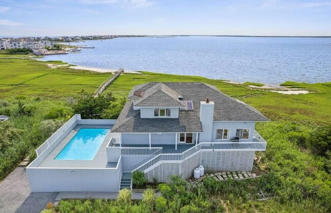property at 552 Dune Rd