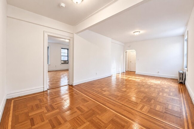 850 W 176th St