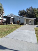 1607 Doral Cir in Lady Lake, FL - Building Photo