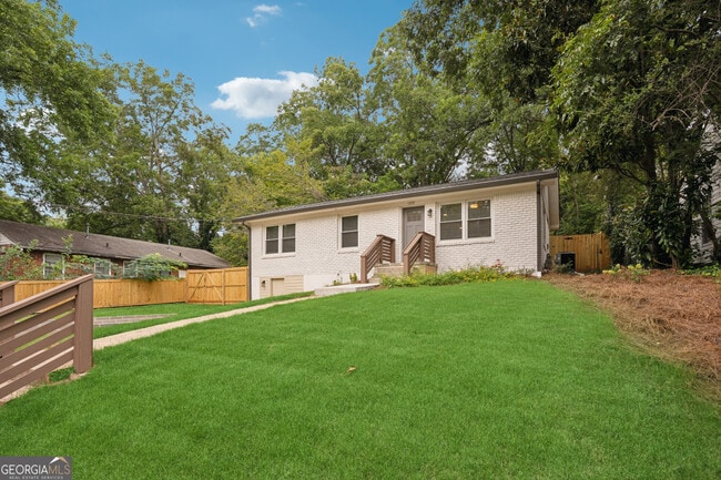 1335 E Washington Ave in East Point, GA - Building Photo - Building Photo