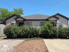 10401 Cathedral Dr in Houston, TX - Building Photo