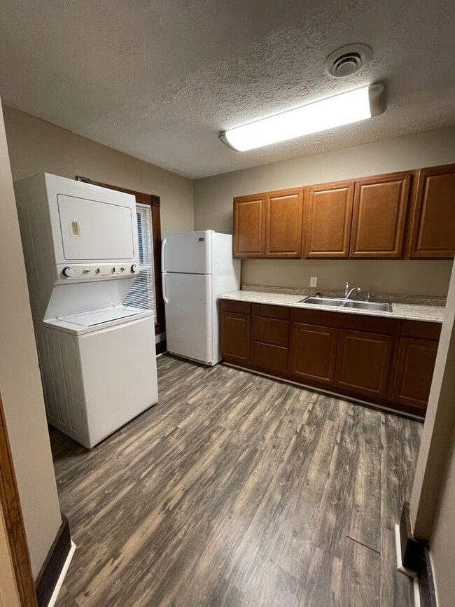 property at 504 S 4th St