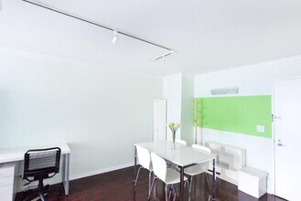 220 E 65th St in New York, NY - Building Photo - Building Photo