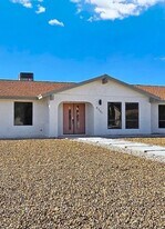 8201 W Hammer Ln in Las Vegas, NV - Building Photo