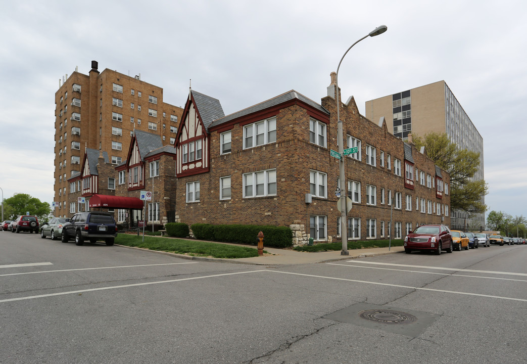 Pennbrooke in Kansas City, MO - Building Photo