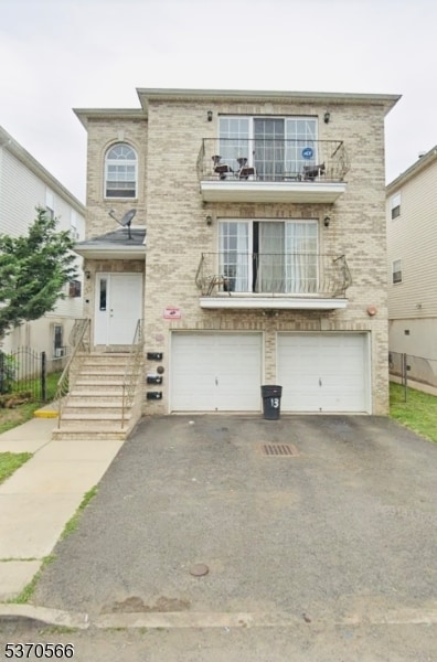 property at 13 Lisa Ct