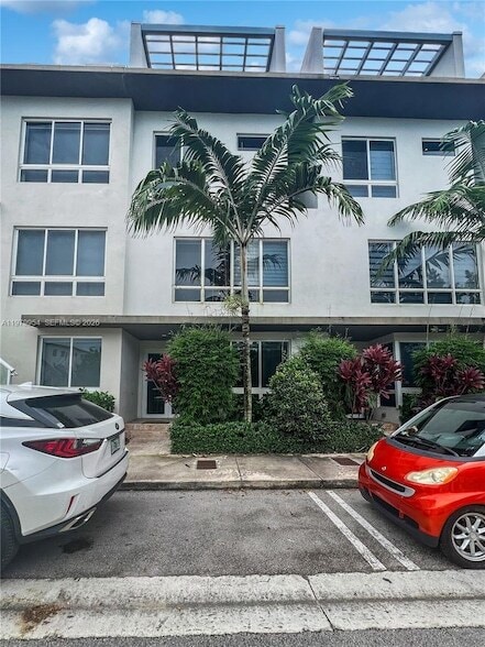 10336 NW 64th St in Doral, FL - Building Photo - Building Photo