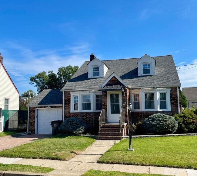 326 Desota Ave in Woodbridge Township, NJ - Building Photo - Building Photo