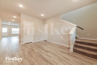 321 Aveen Path in Lewisville, TX - Foto de edificio - Building Photo