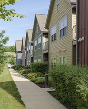 Elven Sted in Stoughton, WI - Foto de edificio - Building Photo