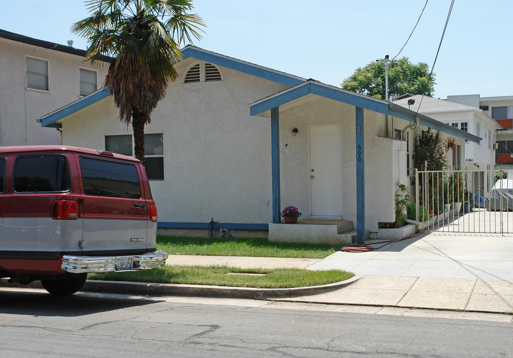 690 Mira Monte Pl in Pasadena, CA - Building Photo