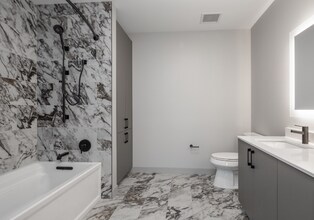 1100 W Van Buren St in Chicago, IL - Building Photo - Building Photo