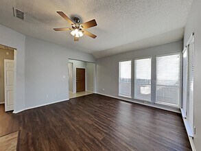 4890 Lodgepole Ln, Unit 2 in Fort Worth, TX - Building Photo - Building Photo