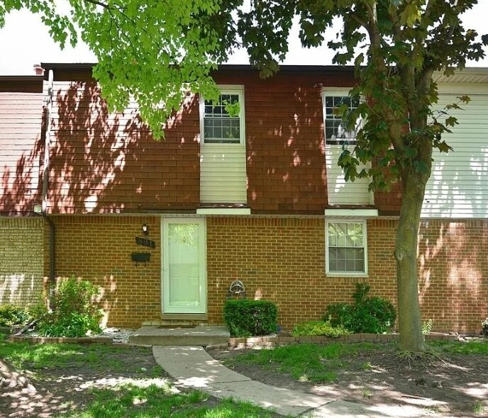 919 Kirts Blvd in Troy, MI - Building Photo