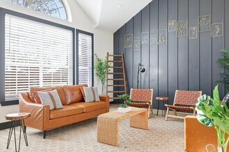 6440 Knoll Ridge Dr in Dallas, TX - Building Photo - Building Photo