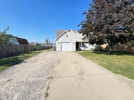 890 E Edwards Ave in Indianapolis, IN - Building Photo