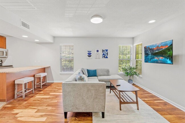 property at 7685 Northcross Dr