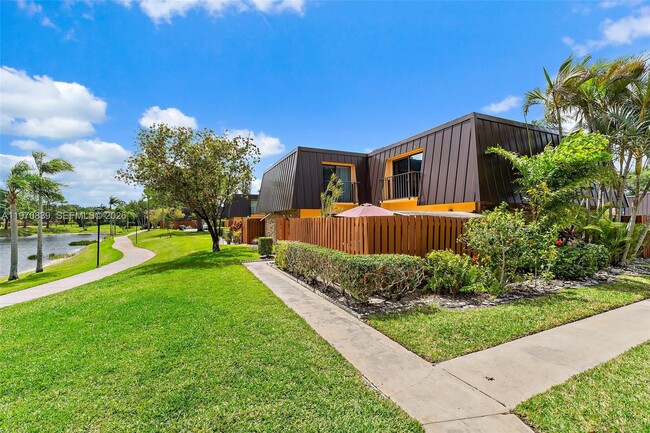 5830 SE Windsong Ln in Stuart, FL - Building Photo - Building Photo