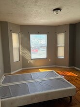 18 Upham St, Unit 1st in Lowell, MA - Building Photo - Building Photo