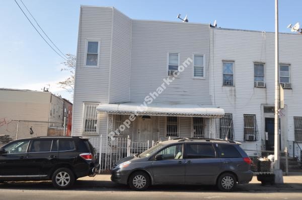 1511 Cooper Ave in Flushing, NY - Building Photo - Other